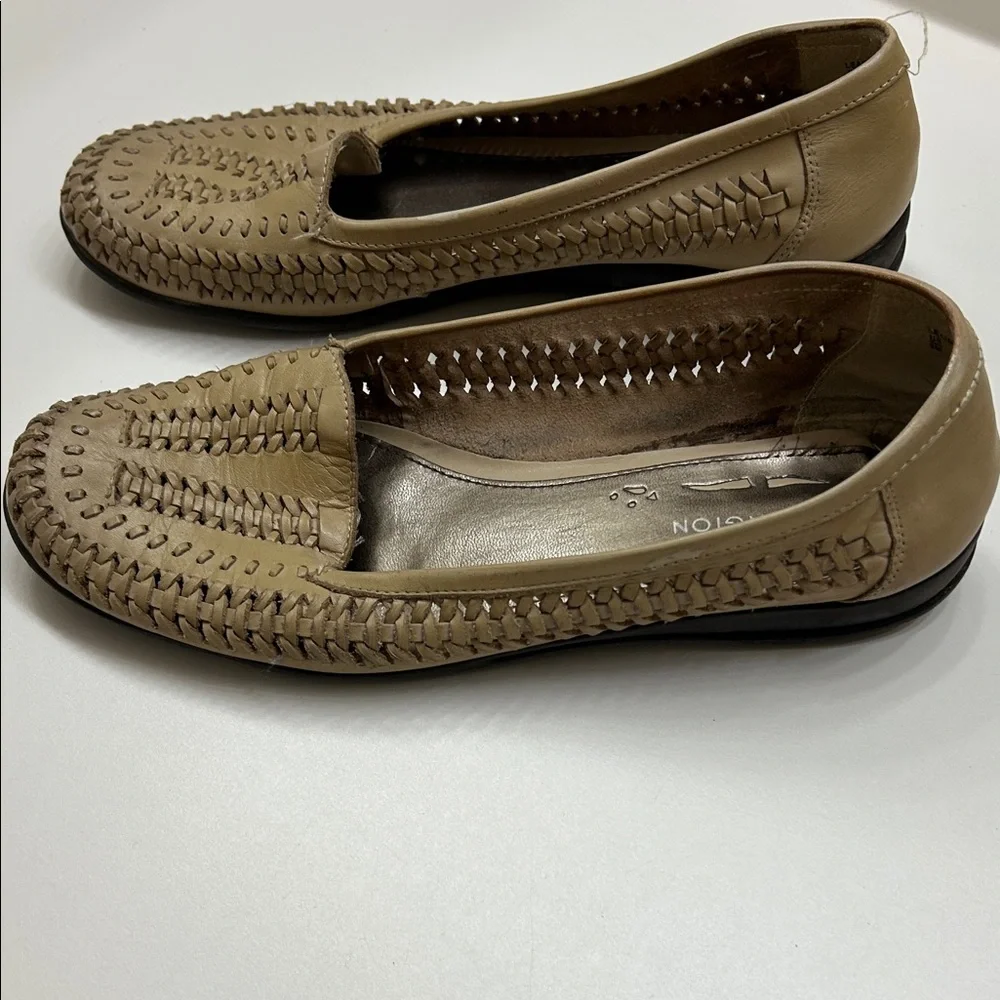 Covington Women's Woven Tan / Taupe Leather Flats, size 9